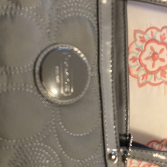 Gray coach - Picture 2 of 6